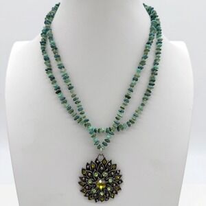 Green Stone Chip Necklace w Rhinestone Floral Pendant Silver Tone Boho